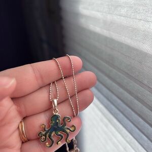 Octopus mood changing color necklace!